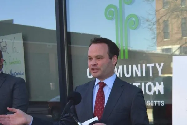 Eric Lesser